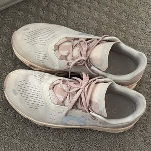 On Cloud Monsters Women’s 9.5